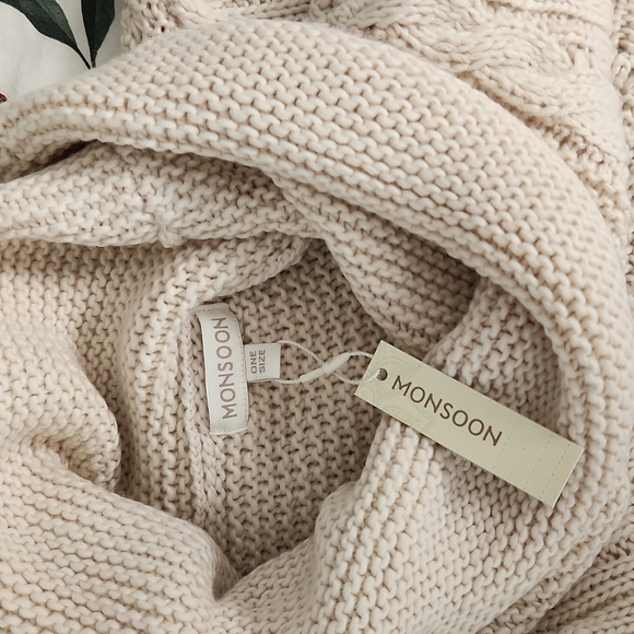 NWT Monsoon cream poncho - Picture 9 of 11